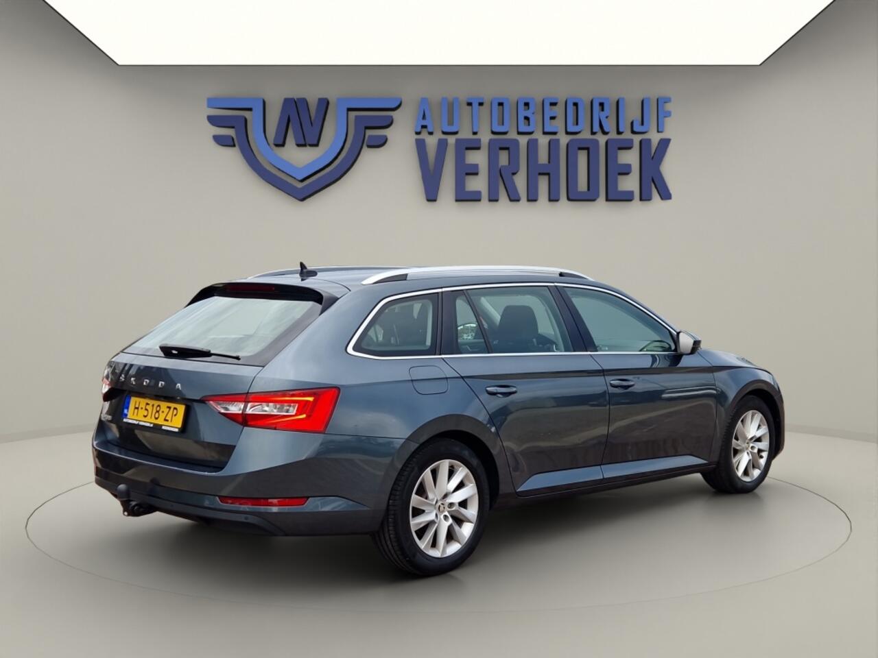 Skoda SUPERB Combi 1.5 TSI Business Edition Trekhaak - Carplay - NL Auto