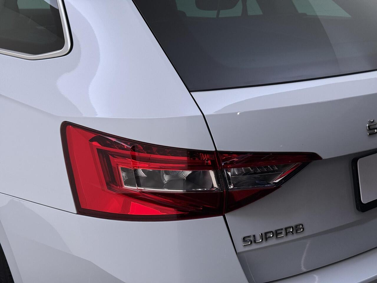 Skoda SUPERB 1.4 TSI iV Business Edition | SoH 95% | Trekhaak | Adaptieve demping | Navigatie | Stoelverwarming | CarPlay | Achteruitrijcamera | Cruise control |