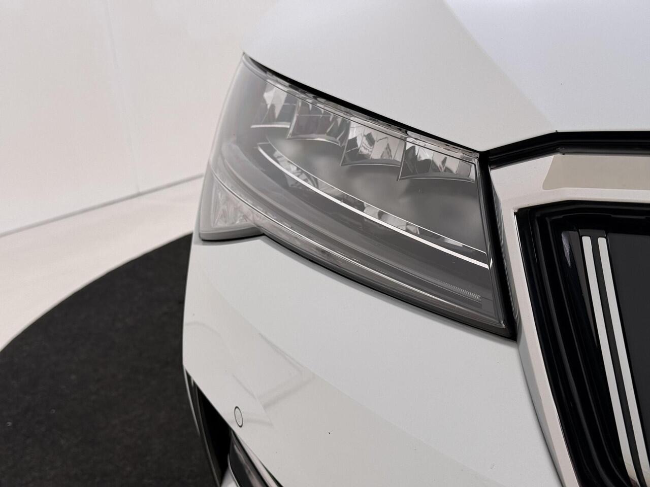 Skoda SUPERB 1.4 TSI iV Business Edition | SoH 95% | Trekhaak | Adaptieve demping | Navigatie | Stoelverwarming | CarPlay | Achteruitrijcamera | Cruise control |