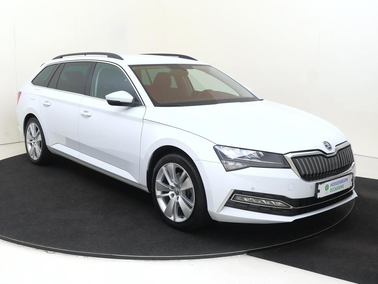 Skoda SUPERB 1.4 TSI iV Business Edition | SoH 95% | Trekhaak | Adaptieve demping | Navigatie | Stoelverwarming | CarPlay | Achteruitrijcamera | Cruise control |