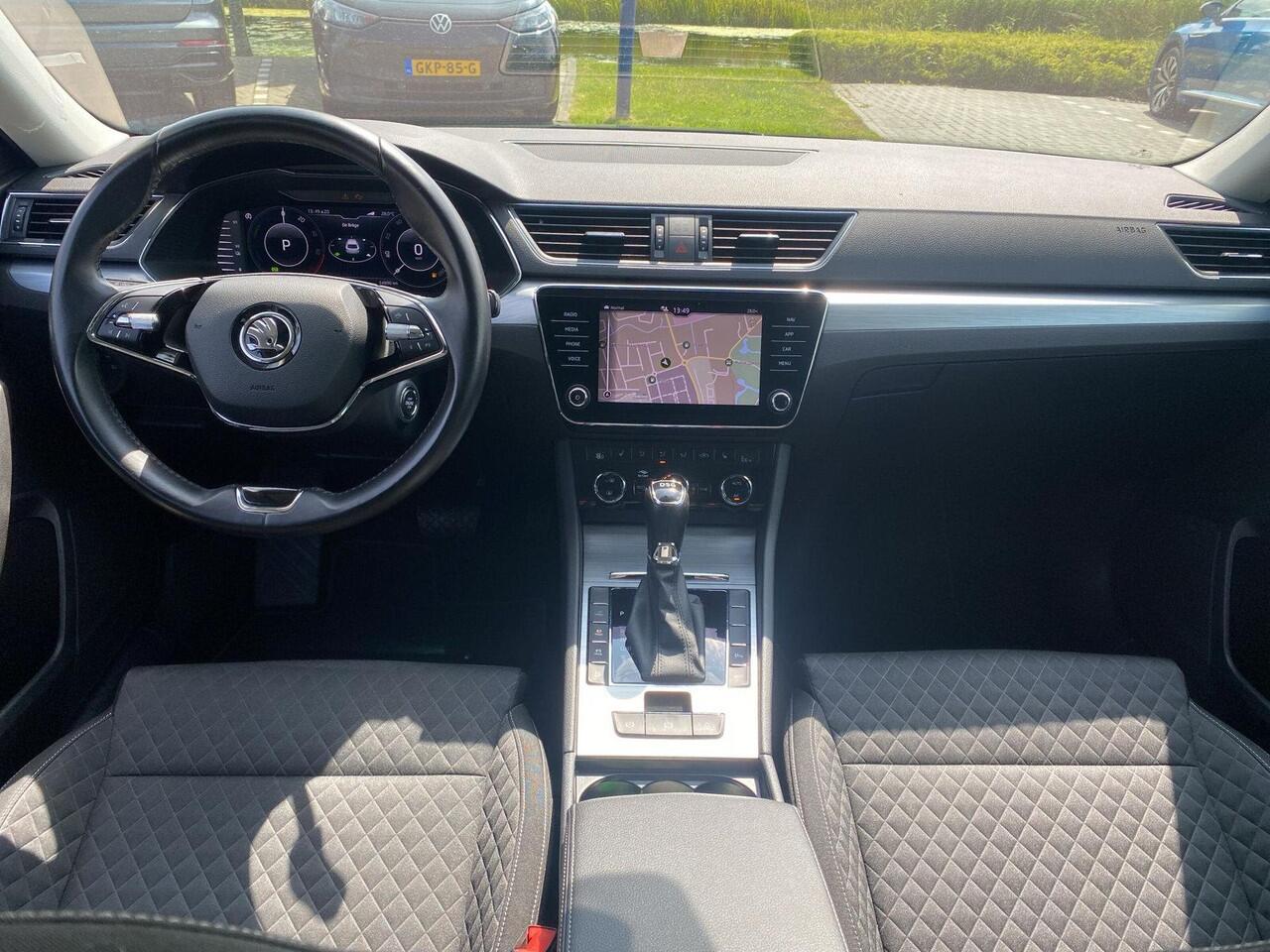 Skoda SUPERB Combi 1.4 TSI iV Business Edition | PHEV | 218Pk | Trekhaak | Cruise | A-Camera | DCC |