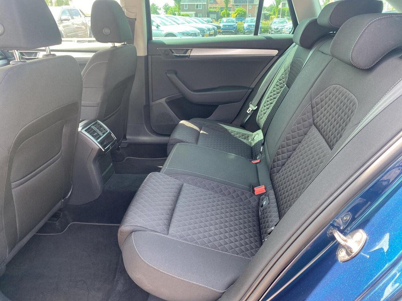 Skoda SUPERB Combi 1.4 TSI iV Business Edition | PHEV | 218Pk | Trekhaak | Cruise | A-Camera | DCC |