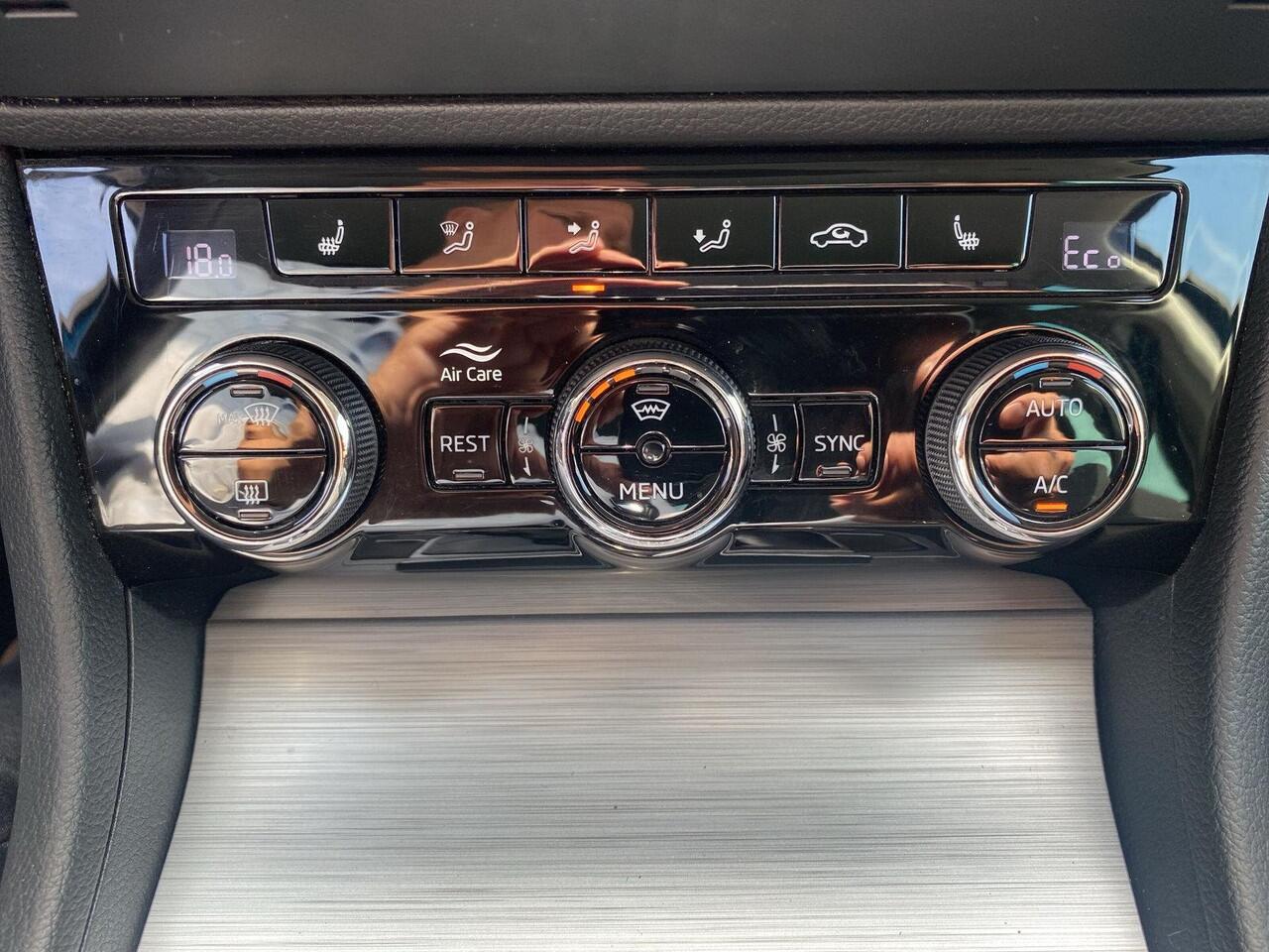 Skoda SUPERB Combi 1.4 TSI iV Business Edition | PHEV | 218Pk | Trekhaak | Cruise | A-Camera | DCC |