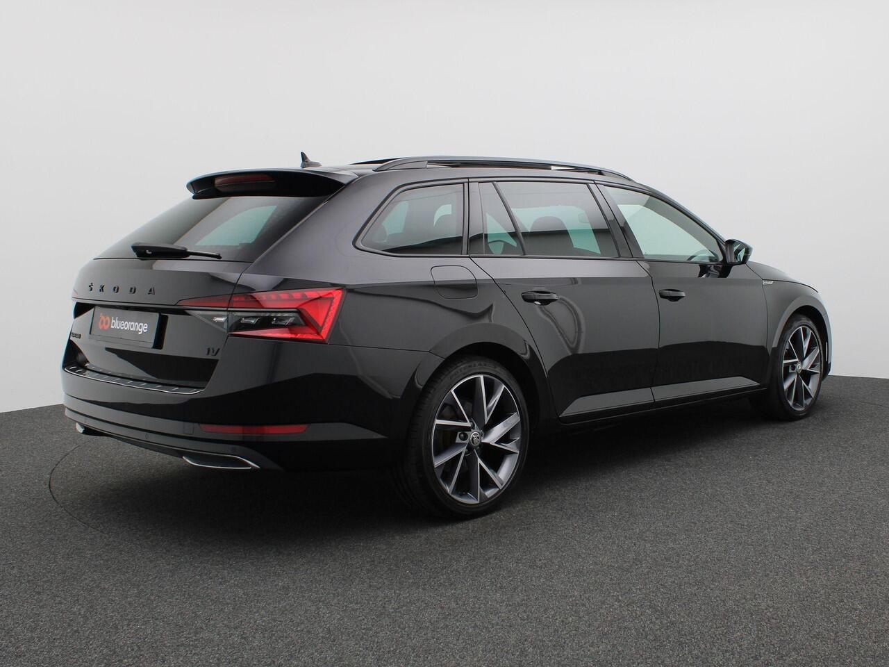 Skoda SUPERB Combi 1.4 TSI iV Sportline Business 218PK DSG Pano-Schuifdak, Elektrische achterklep, Memorystoel, Stoel-Stuurverwarming, Keyless, Achteruitrijcamera, 19" LM Velgen