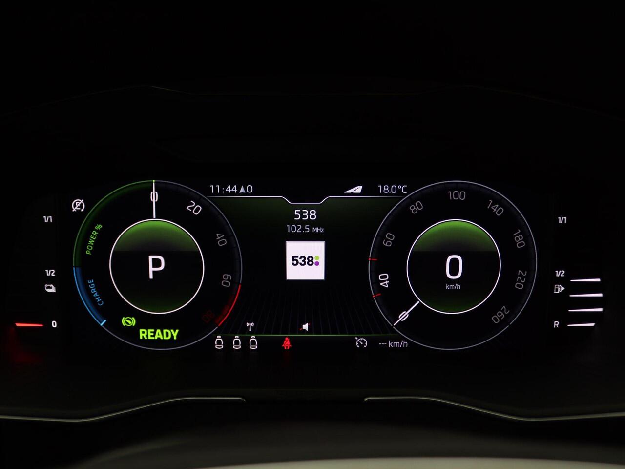 Skoda SUPERB Combi 1.4 TSI iV Sportline Business 218PK DSG Pano-Schuifdak, Elektrische achterklep, Memorystoel, Stoel-Stuurverwarming, Keyless, Achteruitrijcamera, 19" LM Velgen