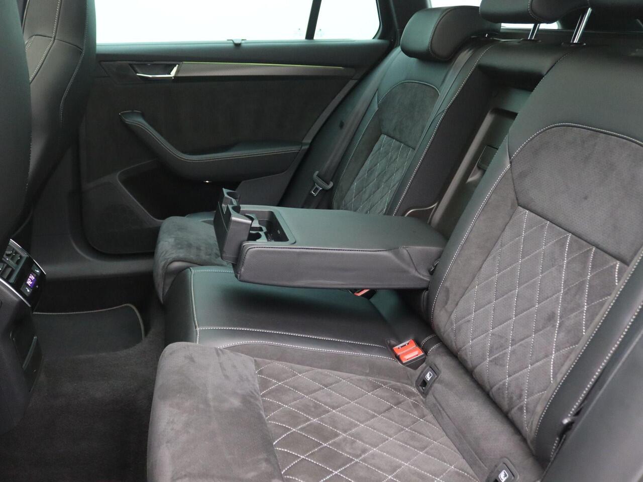 Skoda SUPERB Combi 1.4 TSI iV Sportline Business 218PK DSG Pano-Schuifdak, Elektrische achterklep, Memorystoel, Stoel-Stuurverwarming, Keyless, Achteruitrijcamera, 19" LM Velgen