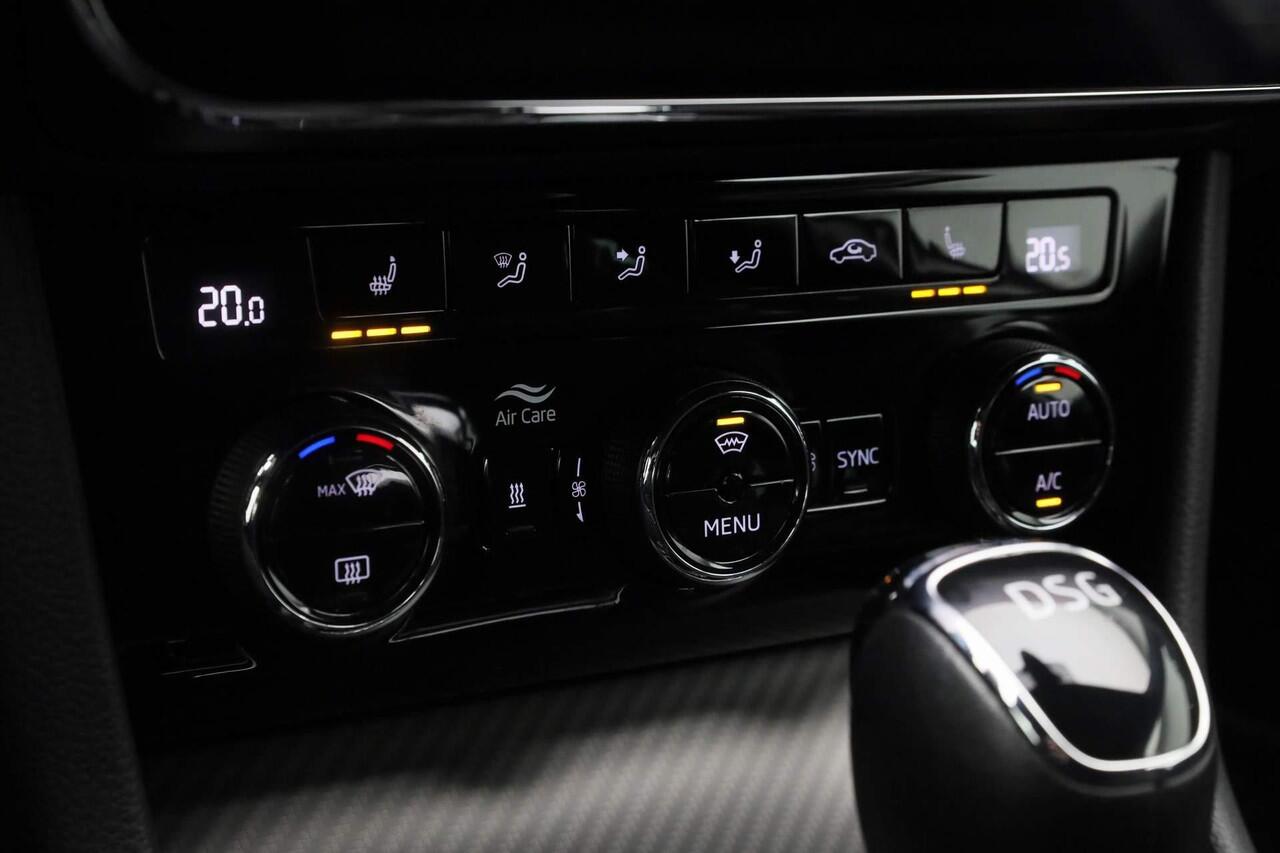 Skoda SUPERB Combi 1.4 TSI 218 pk DSG iV Sportline Business | Panoramadak | Trekhaak | Canton sound | 360 camera | Matrix LED | Adaptief onderstel | Keyless | 19 inch