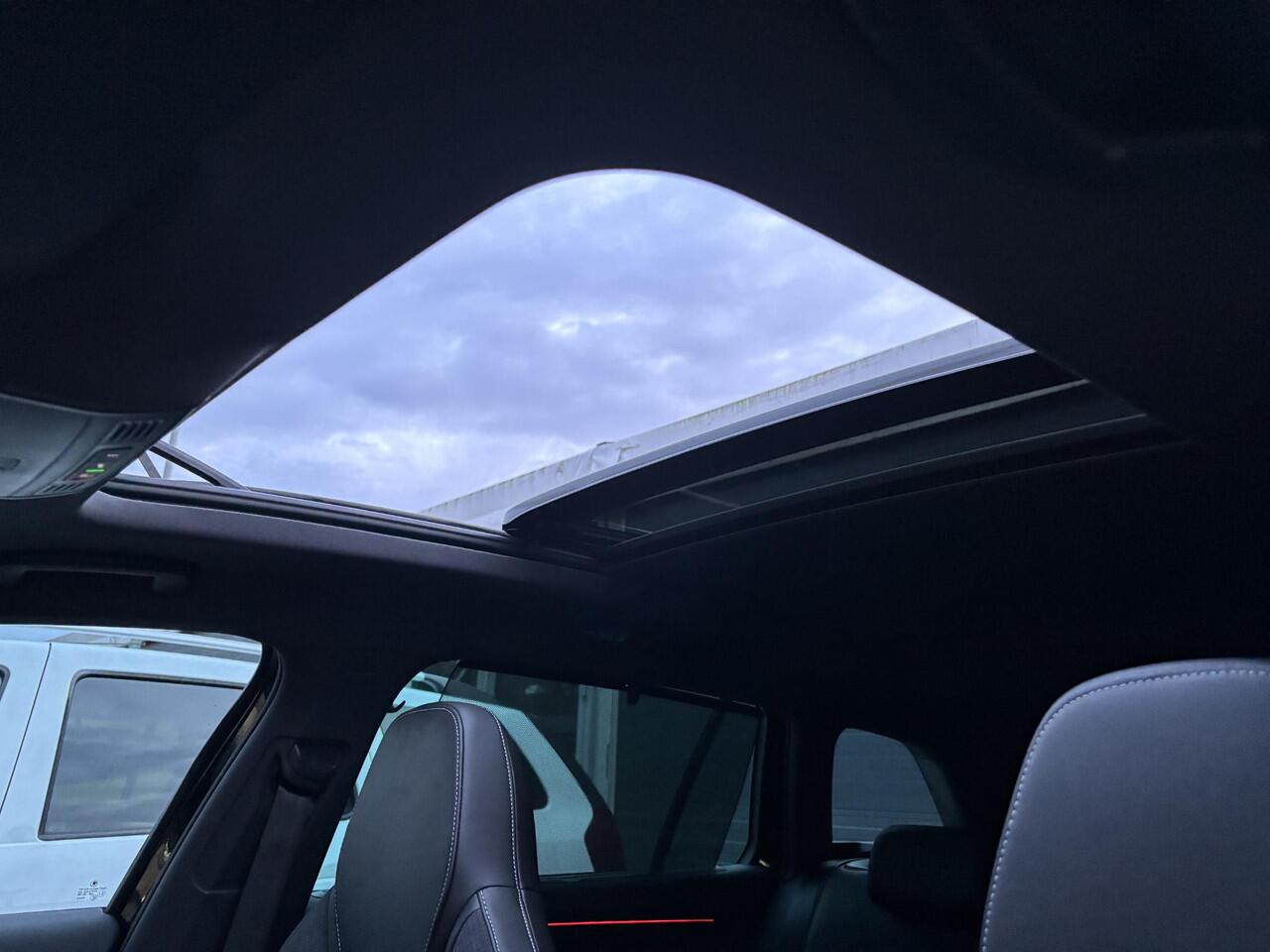 Skoda SUPERB Combi 1.4 TSI iV Sportline Business | Elektrisch glazen panorama-dak | Trekhaak geremd 1600kg |