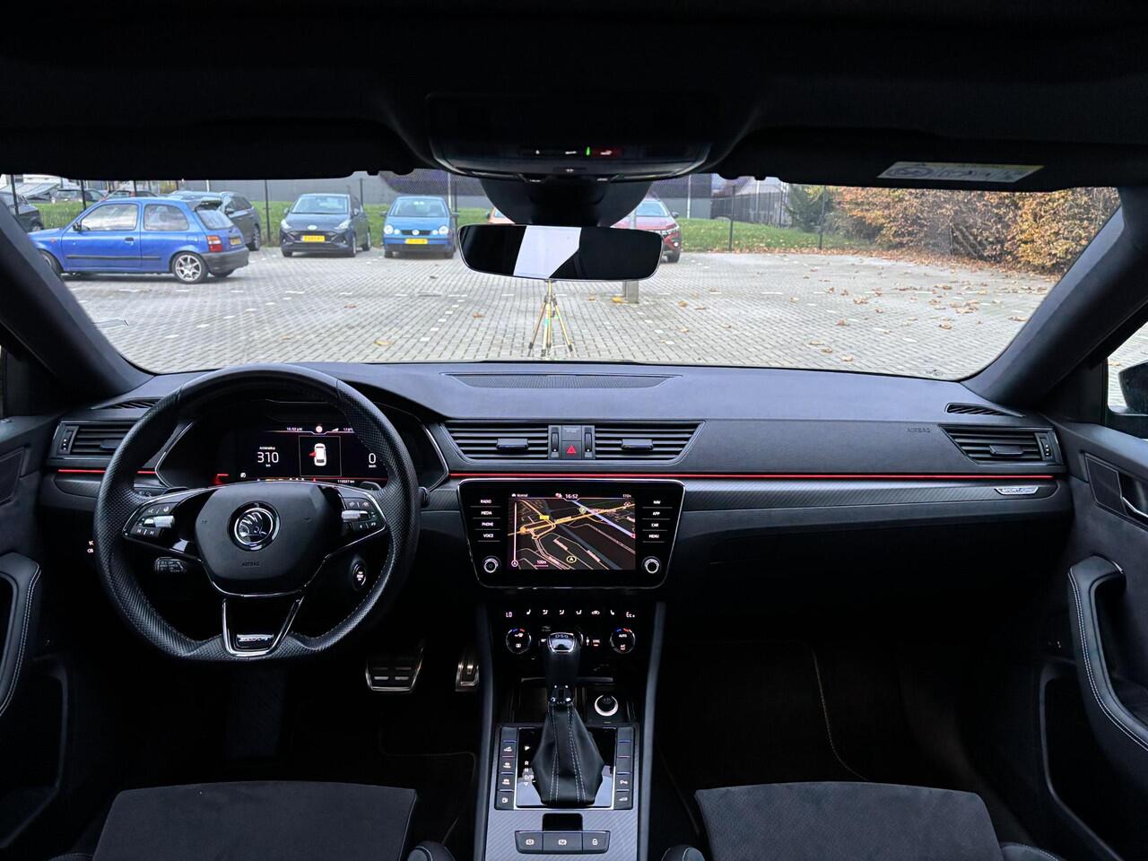 Skoda SUPERB Combi 1.4 TSI iV Sportline Business | Elektrisch glazen panorama-dak | Trekhaak geremd 1600kg |