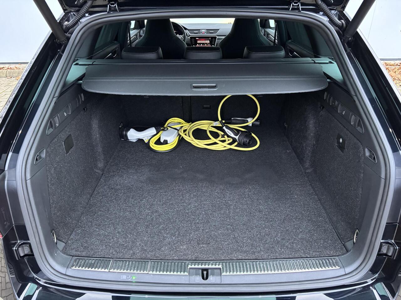 Skoda SUPERB Combi 1.4 TSI iV Sportline Business | Elektrisch glazen panorama-dak | Trekhaak geremd 1600kg |