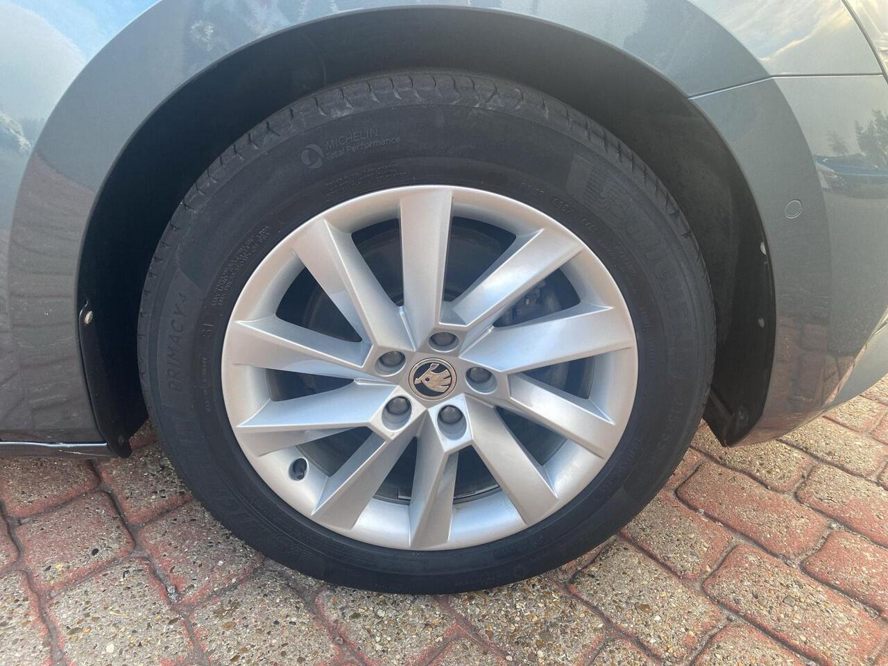 Skoda SUPERB Combi 1.4 TSI iV Business Edition Plus | 218Pk | Trekhaak | ACC | DCC | Elek. klep |