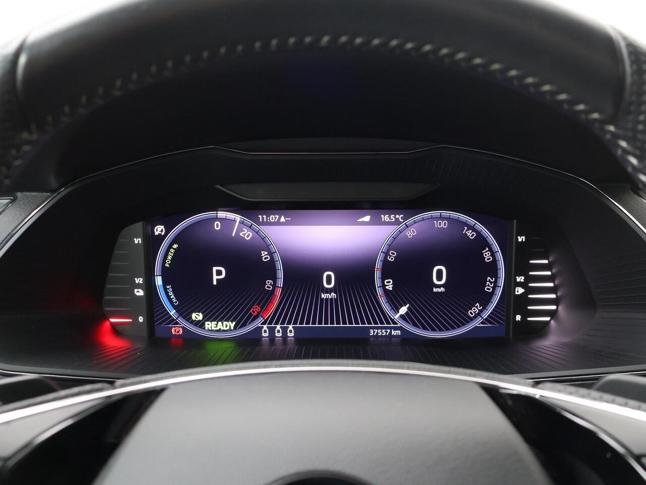 Skoda SUPERB Combi 1.4 TSI iV Sportline Business | 218 PK | SoH 91%| Stoelverwarming | Matrix LED koplampen | Virtual pedal achterklep | 19" LM velgen |