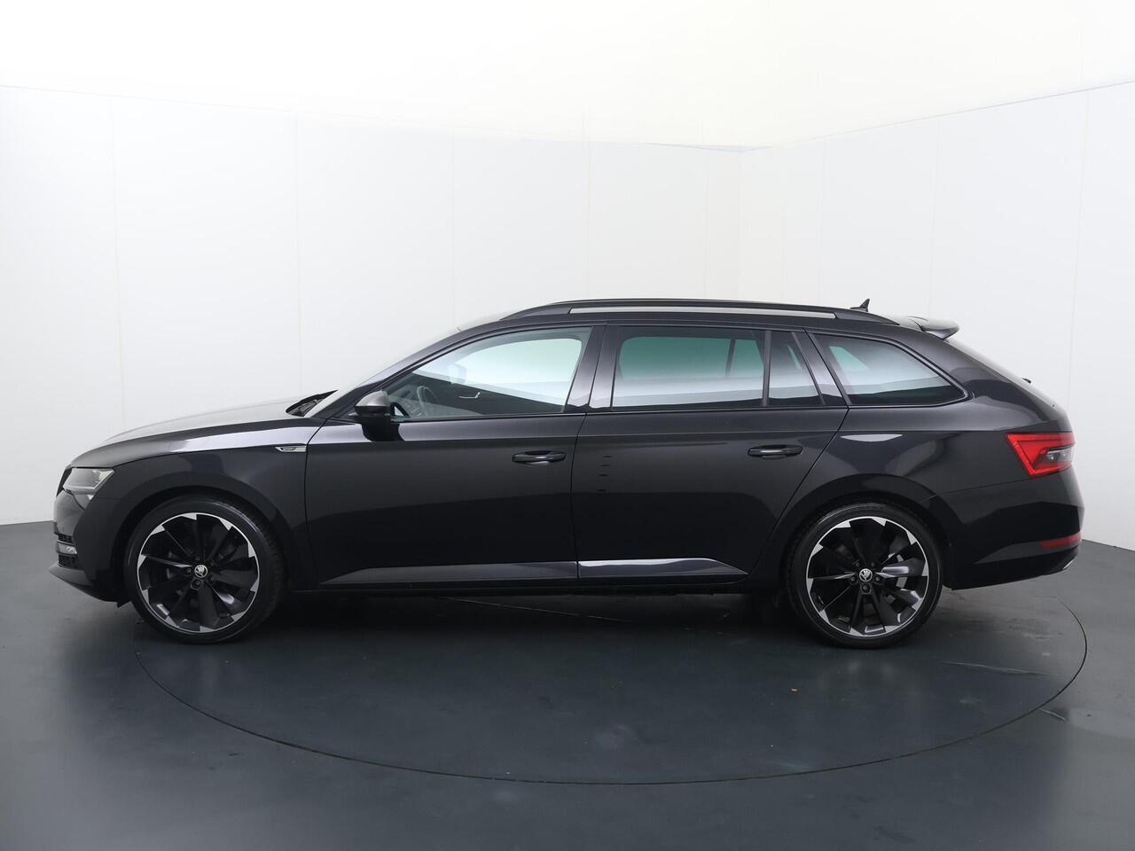 Skoda SUPERB Combi 1.4 TSI iV Sportline Business | 218 PK | SoH 91%| Stoelverwarming | Matrix LED koplampen | Virtual pedal achterklep | 19" LM velgen |