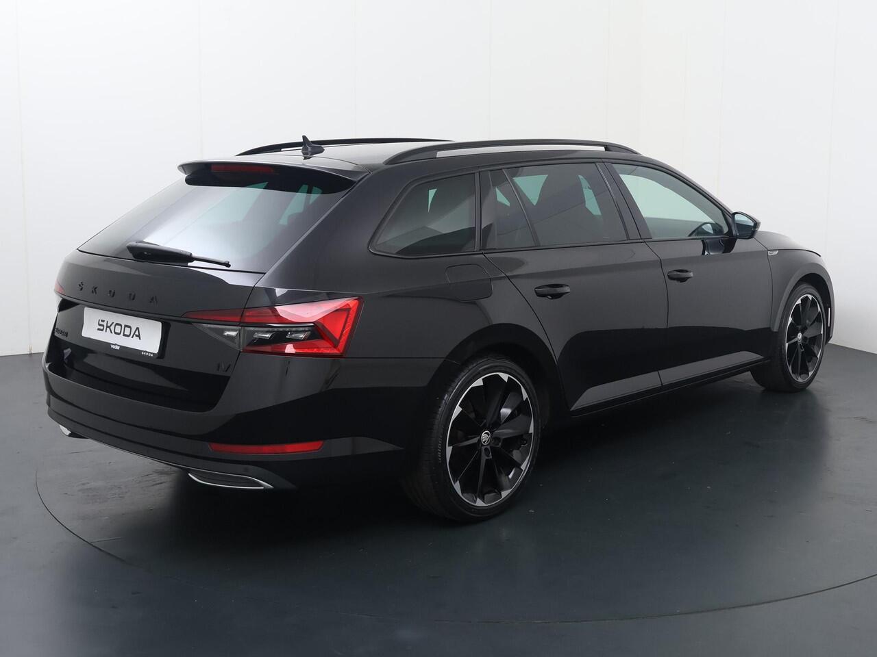 Skoda SUPERB Combi 1.4 TSI iV Sportline Business | 218 PK | SoH 91%| Stoelverwarming | Matrix LED koplampen | Virtual pedal achterklep | 19" LM velgen |