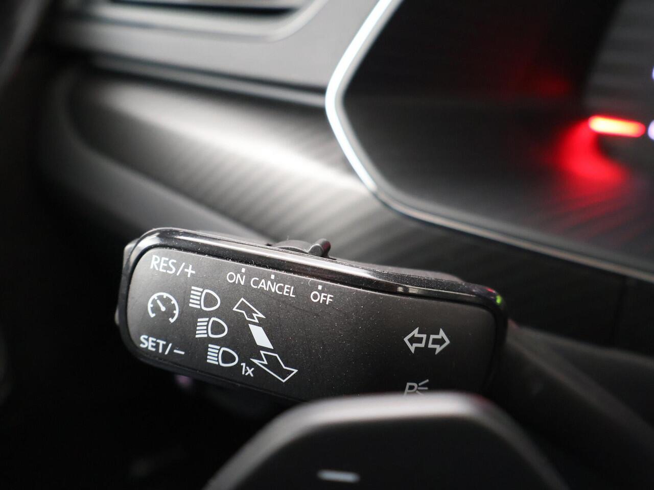 Skoda SUPERB Combi 1.4 TSI iV Sportline Business | 218 PK | SoH 91%| Stoelverwarming | Matrix LED koplampen | Virtual pedal achterklep | 19" LM velgen |