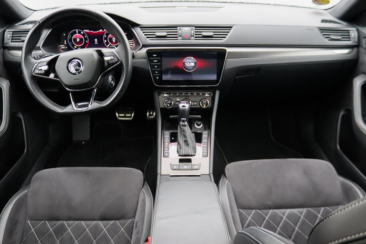 Skoda SUPERB Combi 1.4 TSI iV Sportline Black Edition Panoramadak, LED, Sportstoelen, Alcantara, Memory, Camera