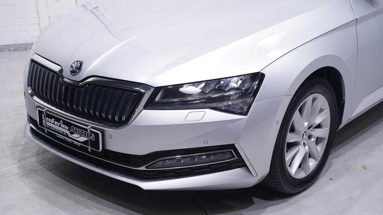 Skoda SUPERB Combi 1.4 TSI iV Style Navi Leder/alcantara Camera Stoel- en voorruitverwarming Apple Carplay Clima
