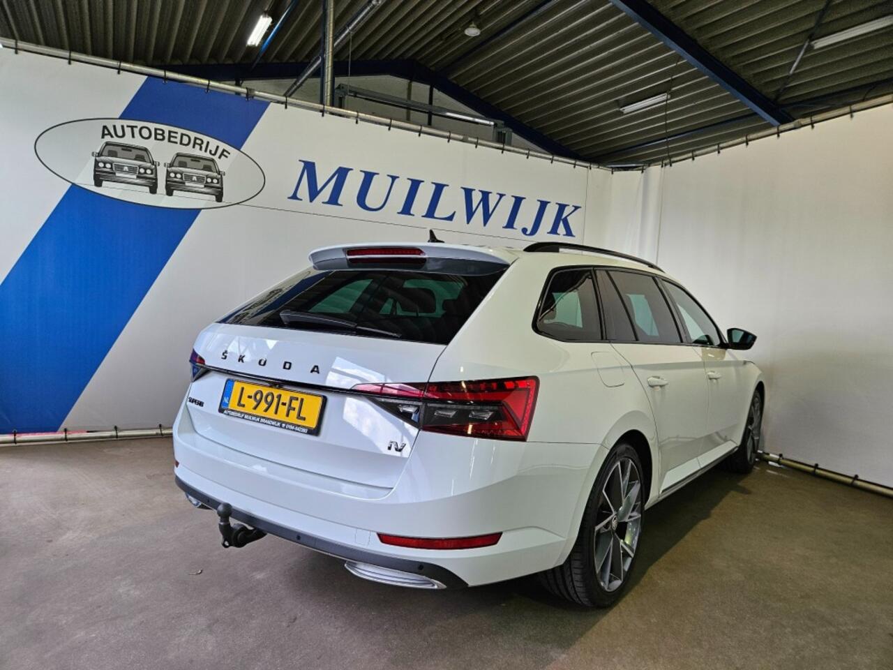Skoda SUPERB Combi 1.4 TSI iV Sportline Business / Trekhaak / NL Auto