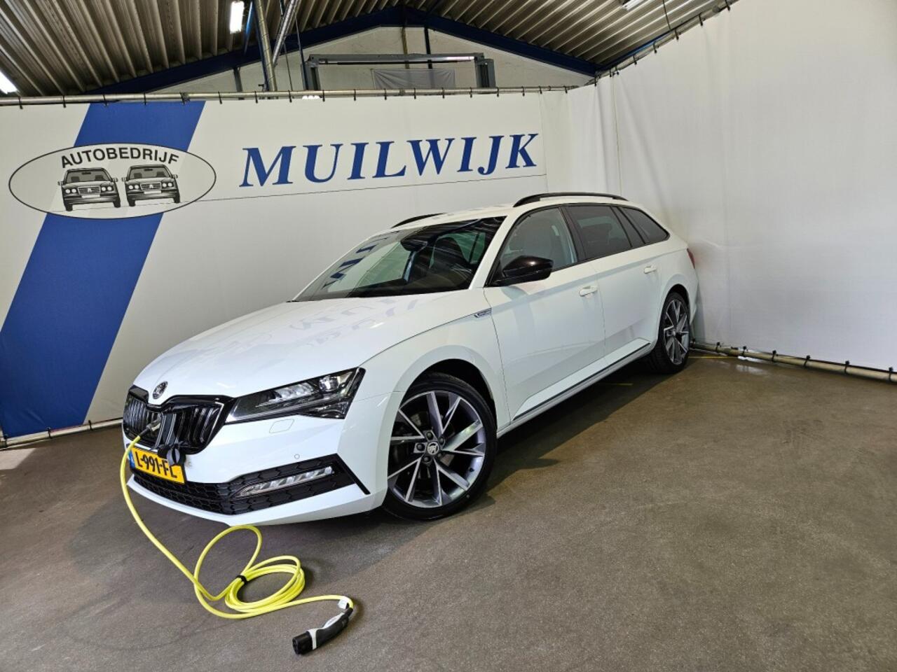 Skoda SUPERB Combi 1.4 TSI iV Sportline Business / Trekhaak / NL Auto