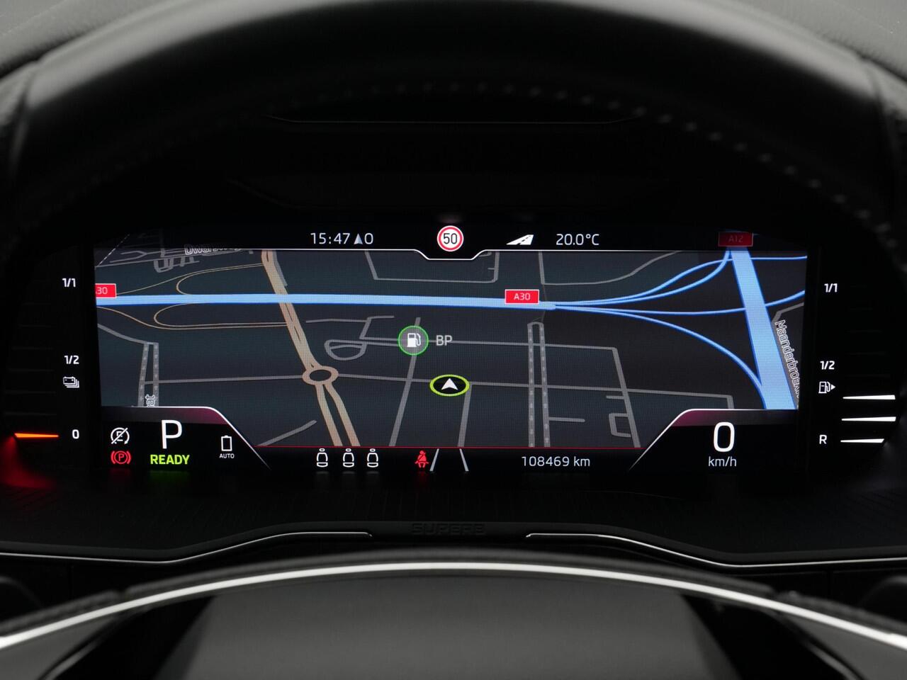 Skoda SUPERB Combi 1.4 TSI 218 pk DSG iV Sportline Business | Panoramadak | Trekhaak | Canton sound | 360 camera | Matrix LED | Adaptief onderstel | Keyless | 19 inch