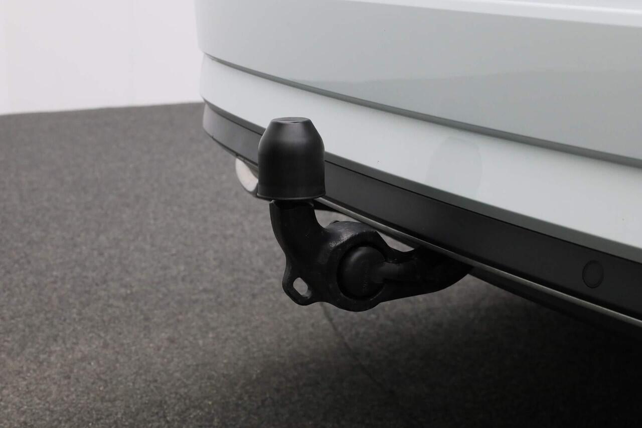 Skoda SUPERB Combi 1.4 TSI 218 pk DSG iV Sportline Business | Panoramadak | Trekhaak | Canton sound | 360 camera | Matrix LED | Adaptief onderstel | Keyless | 19 inch