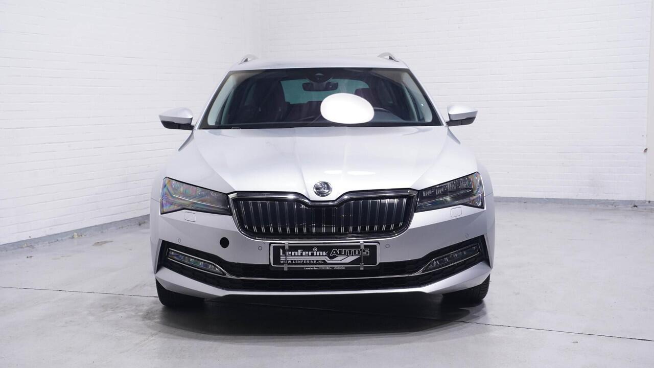 Skoda SUPERB Combi 1.4 TSI iV Style Navi Leder/alcantara Camera Stoel- en voorruitverwarming Apple Carplay Clima