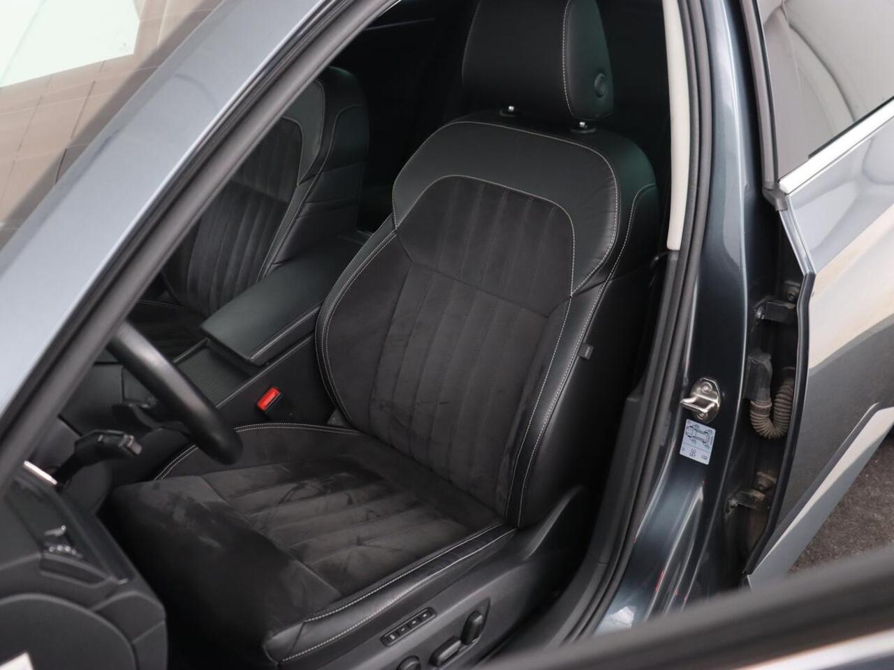 Skoda SUPERB 1.4 TSI iV Business Edition | Leder/Alcantara | Stoelverwarming | Canton Sound | Memory | Virtual Cockpit | Carplay | Camera | Navigatie | Cruise control | PHEV | Plug In