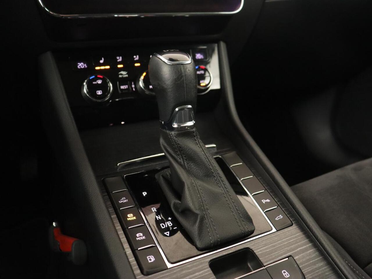 Skoda SUPERB 1.4 TSI iV Business Edition | Leder/Alcantara | Stoelverwarming | Canton Sound | Memory | Virtual Cockpit | Carplay | Camera | Navigatie | Cruise control | PHEV | Plug In