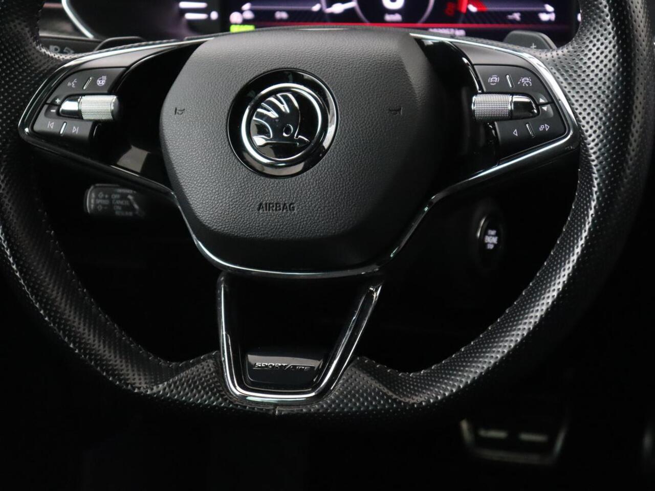 Skoda SUPERB 1.4 TSI iV Sportline | Stoelverwarming | Alcantara | Adaptive cruise | Camera | Carplay | Matrix LED | Stuurverwarming | Virtual Cockpit | Navigatie | Parkeerhulp | Sportstoelen | Sfeerverlichting | PHEV | Plug In