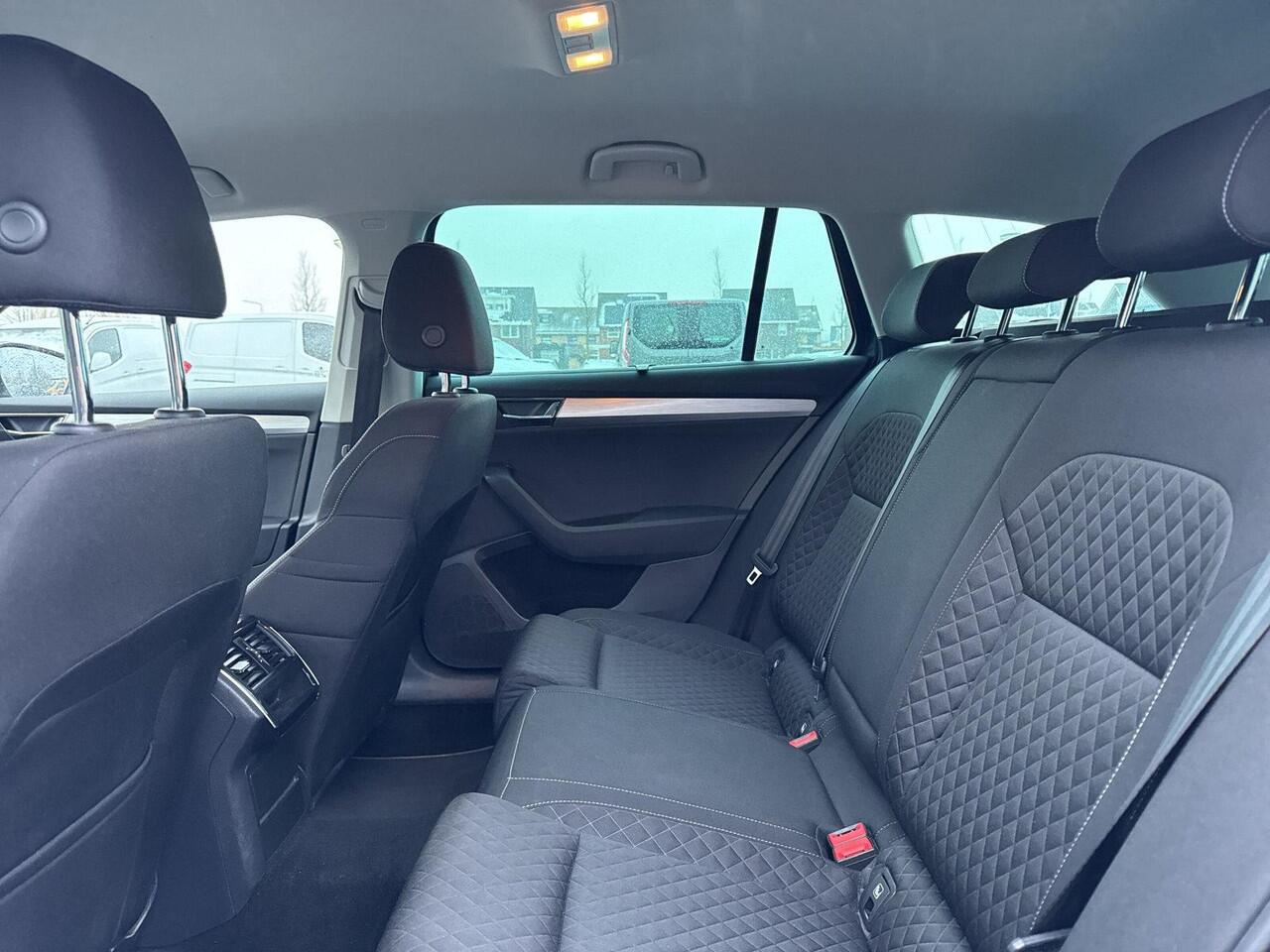 Skoda SUPERB Combi 1.4 TSI iV Business Edition | PHEV | 218 pk | Stoelverwarming | PDC | Privacy glas | DCC | SOH 92% |