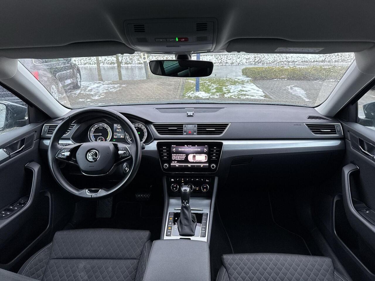 Skoda SUPERB Combi 1.4 TSI iV Business Edition | PHEV | 218 pk | Stoelverwarming | PDC | Privacy glas | DCC | SOH 92% |