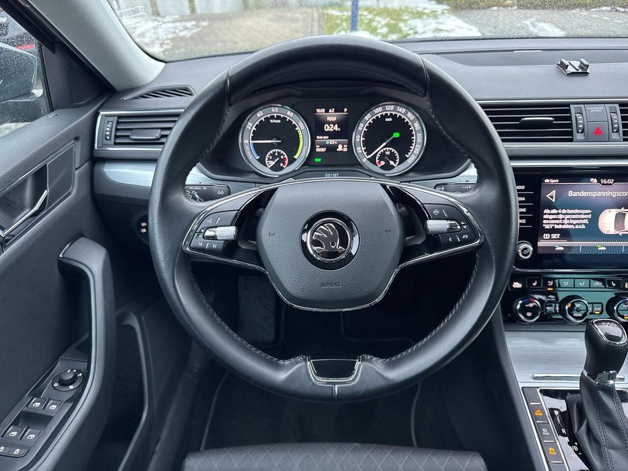 Skoda SUPERB Combi 1.4 TSI iV Business Edition | PHEV | 218 pk | Stoelverwarming | PDC | Privacy glas | DCC | SOH 92% |