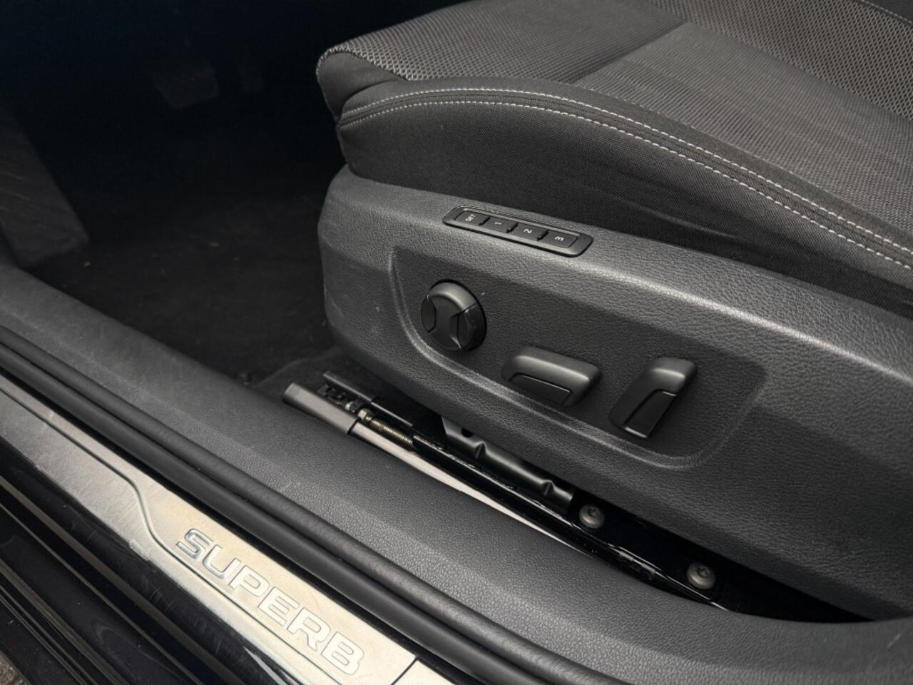 Skoda SUPERB Combi 1.4 TSI IV Clever+,Full LED,Trekhk Elekt,Cam360,Digi Dash,Stoel/stuurverw,Lane Ass.,