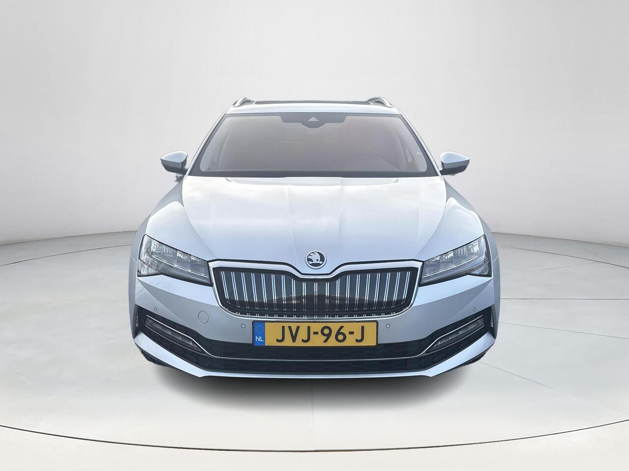 Skoda SUPERB 1.4 TSI PHEV iV Business Edition | 1.600 KG Trekgewicht | Panoramadak | Achteruitrijcamera | Parkeersensoren |