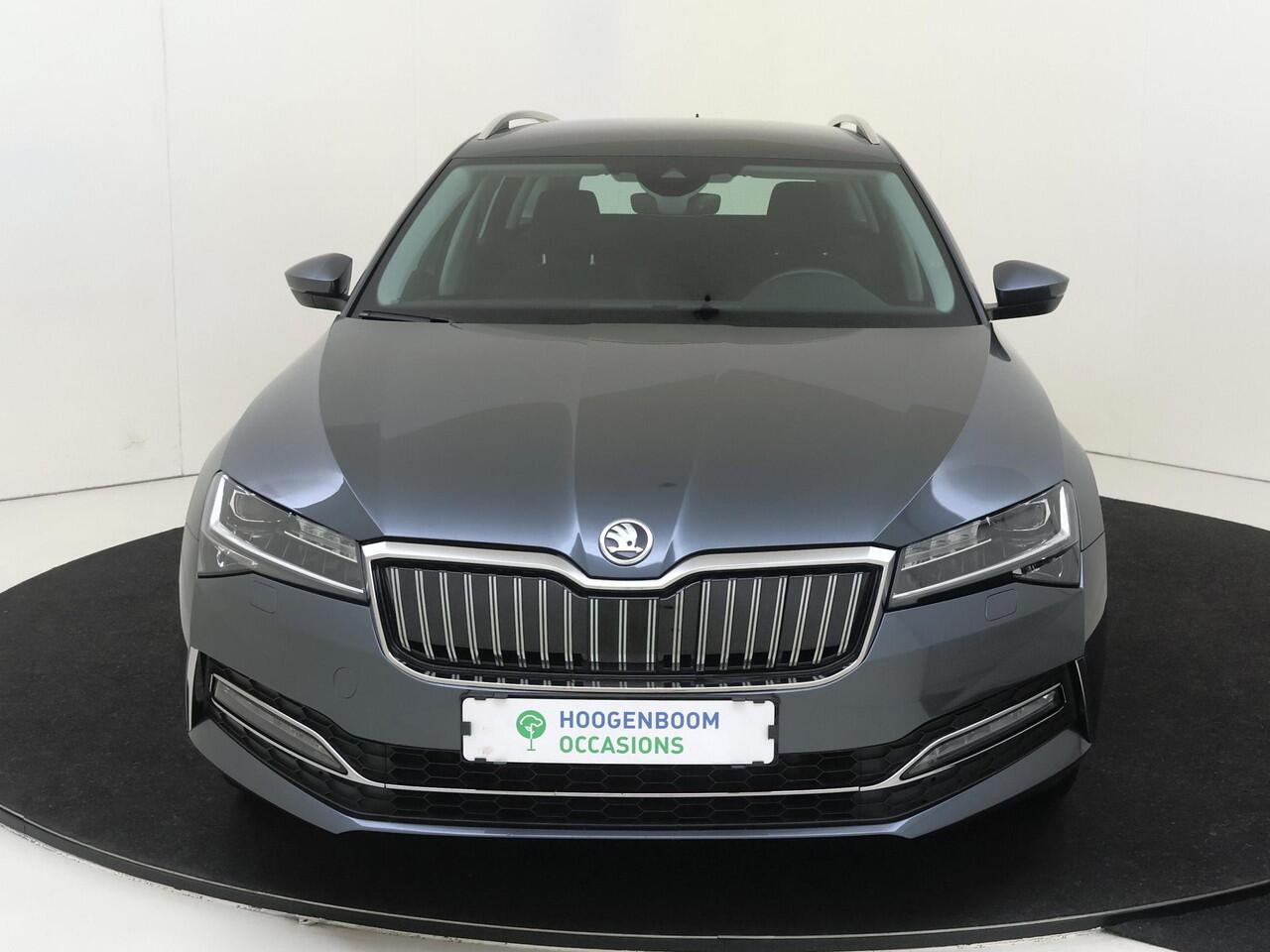 Skoda SUPERB Combi 1.4 TSI iV Business Edition | SoH 88% | Trekhaak | Adaptieve demping | Stoelverwarming | Navigatie | Cruise control | CarPlay | Elektrisch inklapbare buitenspiegels |