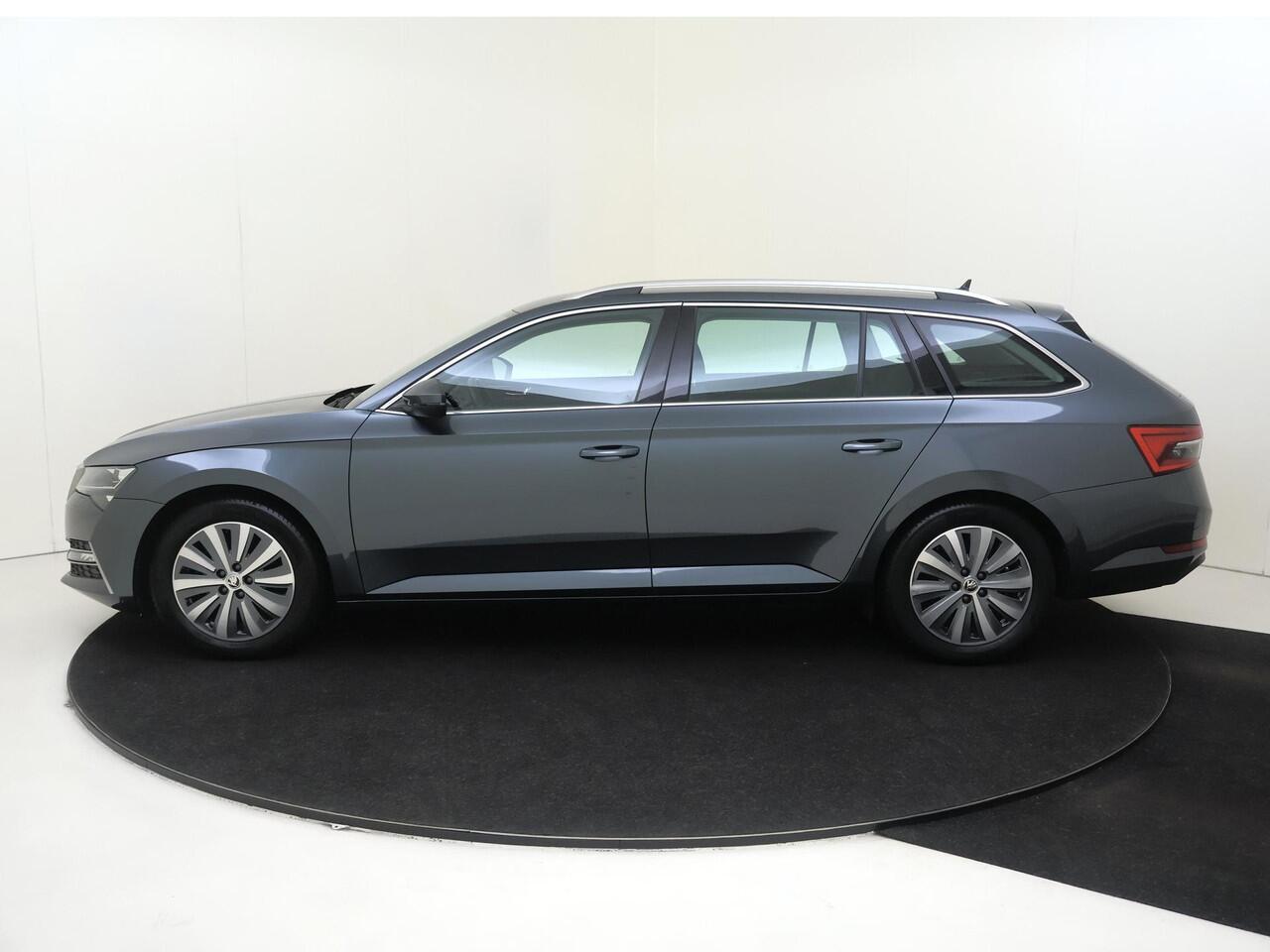 Skoda SUPERB Combi 1.4 TSI iV Business Edition | SoH 88% | Trekhaak | Adaptieve demping | Stoelverwarming | Navigatie | Cruise control | CarPlay | Elektrisch inklapbare buitenspiegels |