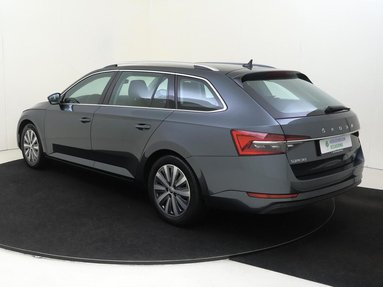 Skoda SUPERB Combi 1.4 TSI iV Business Edition | SoH 88% | Trekhaak | Adaptieve demping | Stoelverwarming | Navigatie | Cruise control | CarPlay | Elektrisch inklapbare buitenspiegels |