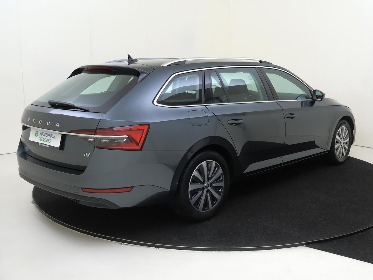 Skoda SUPERB Combi 1.4 TSI iV Business Edition | SoH 88% | Trekhaak | Adaptieve demping | Stoelverwarming | Navigatie | Cruise control | CarPlay | Elektrisch inklapbare buitenspiegels |