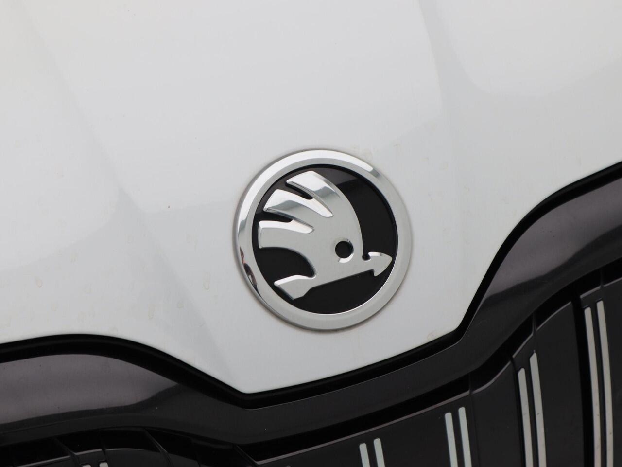 Skoda SUPERB Combi 1.4 TSi 218 Pk Automaat iV Sportline Business | Panoramadak | Adaptive Cruise | CarPlay | Navigatie | Stoelverwarming | Camera | Trekhaak | 76.398 Km!!