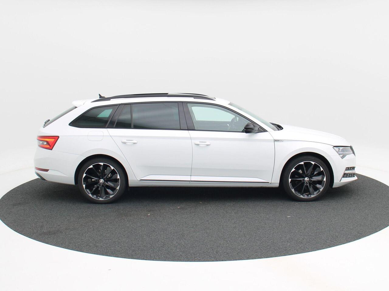 Skoda SUPERB Combi 1.4 TSi 218 Pk Automaat iV Sportline Business | Panoramadak | Adaptive Cruise | CarPlay | Navigatie | Stoelverwarming | Camera | Trekhaak | 76.398 Km!!