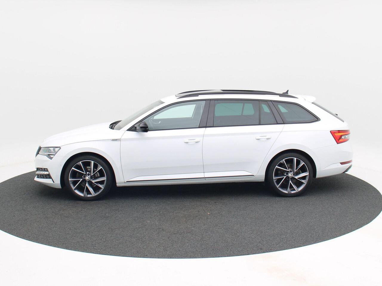 Skoda SUPERB Combi 1.4 TSi iV 218 Pk Automaat Sportline Business | Trekhaak | Panoramadak | Adaptive Cruise | Full LED | Canton Sound | Stoelverwarming | 18 Inch | 92.858 Km!!