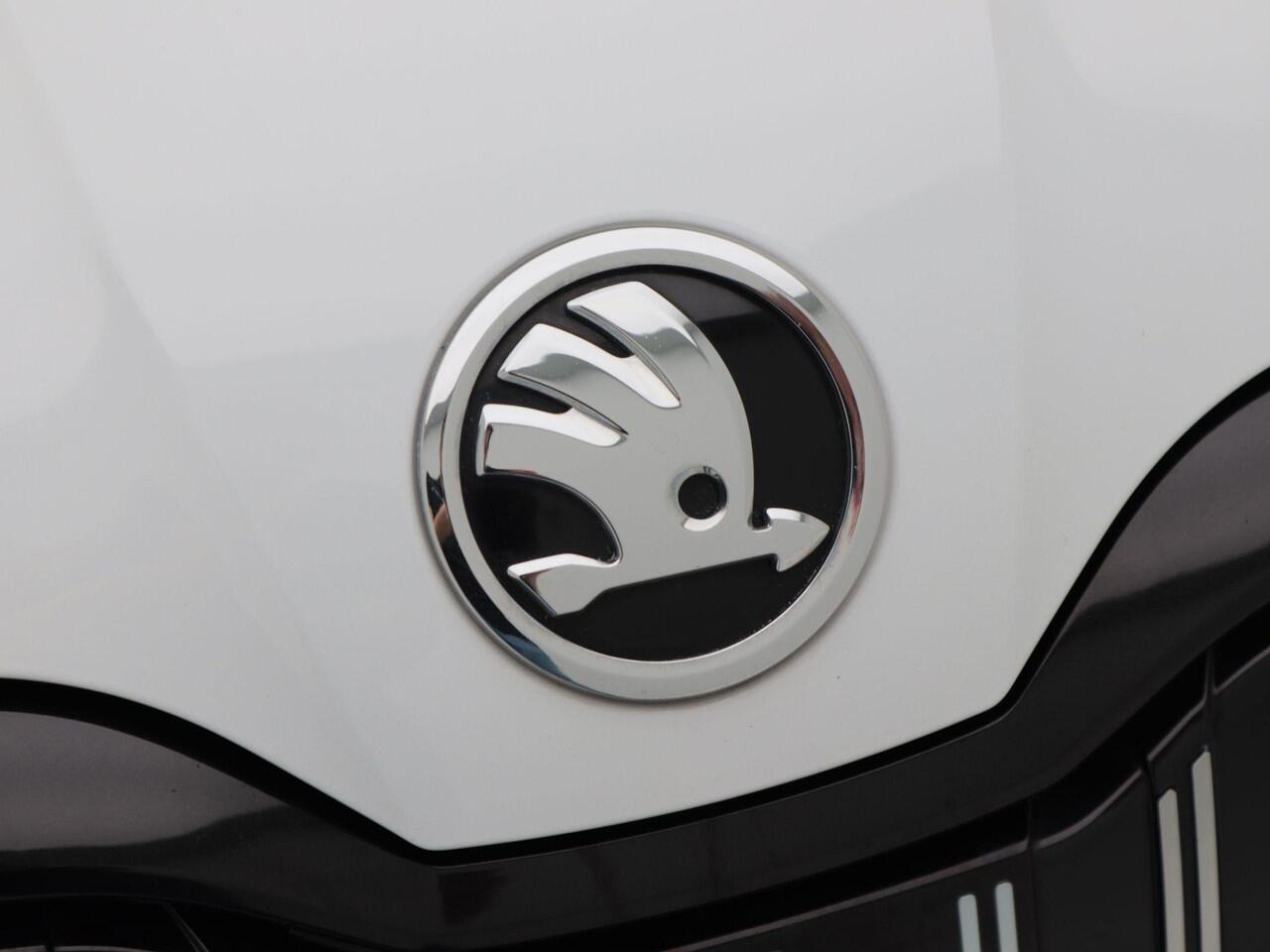 Skoda SUPERB Combi 1.4 TSi iV 218 Pk Automaat Sportline Business | Trekhaak | Panoramadak | Adaptive Cruise | Full LED | Canton Sound | Stoelverwarming | 18 Inch | 92.858 Km!!