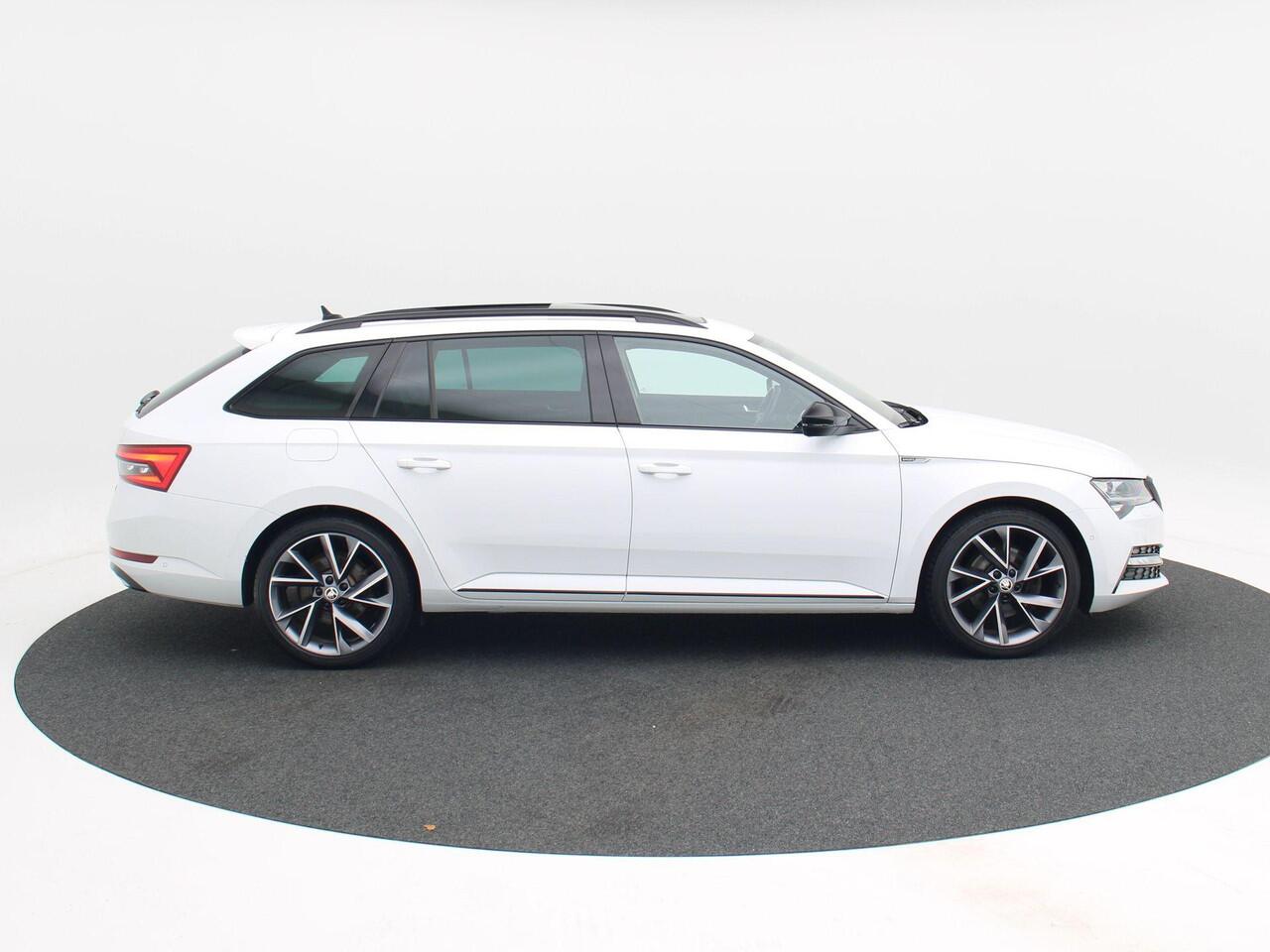 Skoda SUPERB Combi 1.4 TSi iV 218 Pk Automaat Sportline Business | Trekhaak | Panoramadak | Adaptive Cruise | Full LED | Canton Sound | Stoelverwarming | 18 Inch | 92.858 Km!!