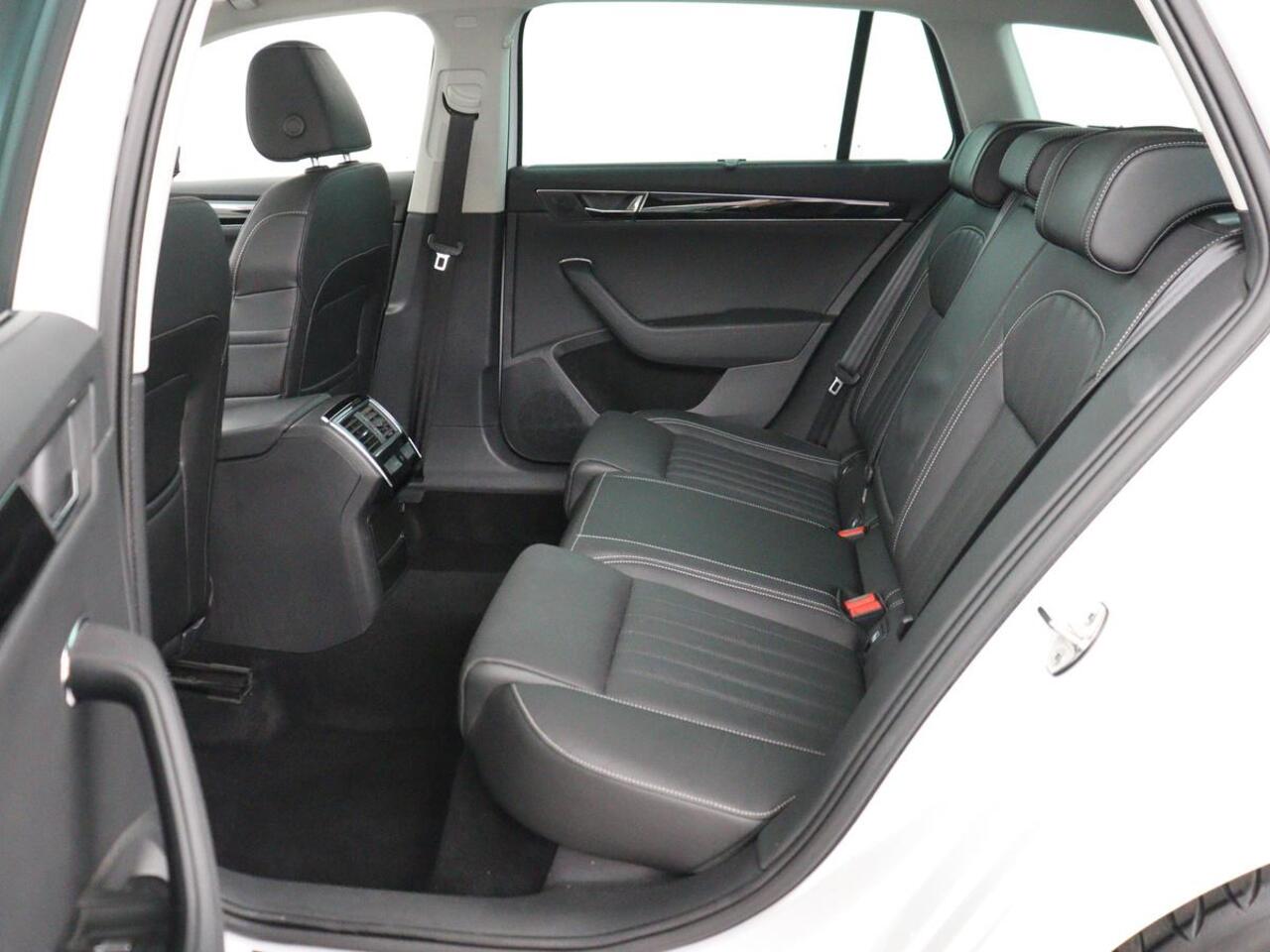 Skoda SUPERB 1.4 TSI iV Laurin & Klement | Panoramadak | Stoelventilatie | Leder | Trekhaak | Canton Sound | Virtual Cockpit | Navigatie | Memory | Achterbankverwarming | Full LED | Keyless | Carplay | PHEV