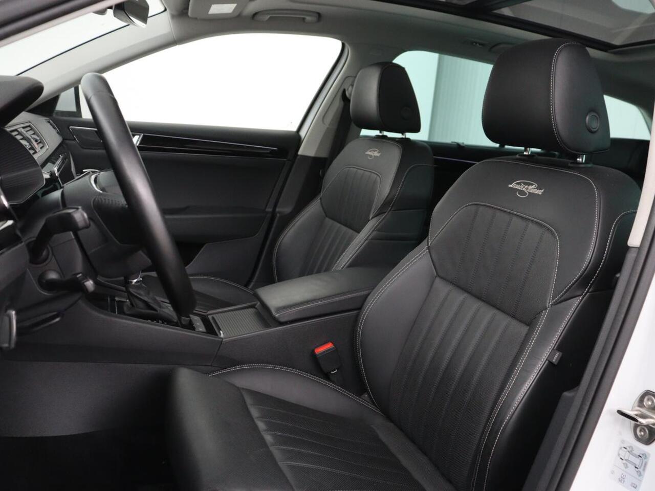 Skoda SUPERB 1.4 TSI iV Laurin & Klement | Panoramadak | Stoelventilatie | Leder | Trekhaak | Canton Sound | Virtual Cockpit | Navigatie | Memory | Achterbankverwarming | Full LED | Keyless | Carplay | PHEV