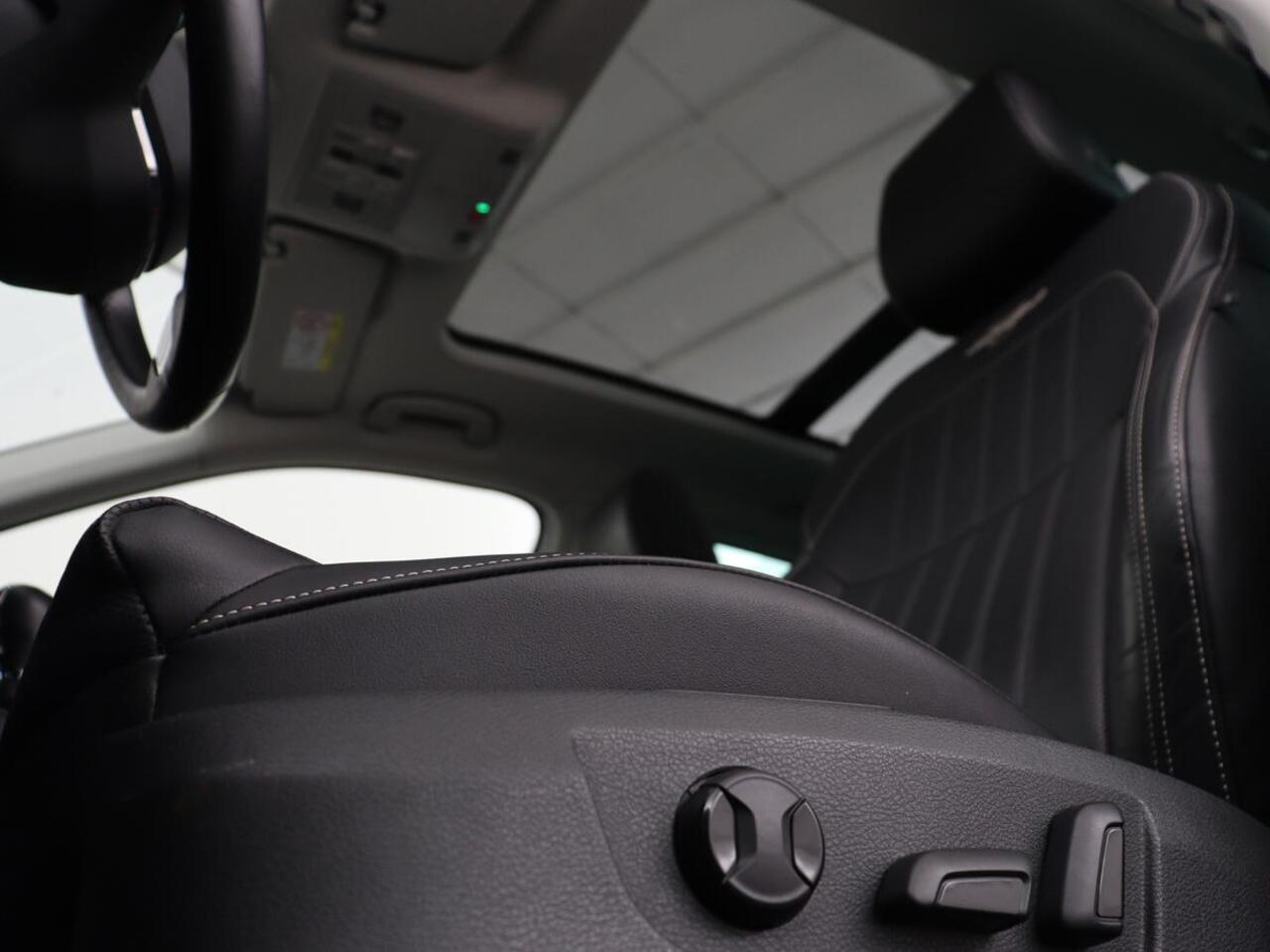 Skoda SUPERB 1.4 TSI iV Laurin & Klement | Panoramadak | Stoelventilatie | Leder | Trekhaak | Canton Sound | Virtual Cockpit | Navigatie | Memory | Achterbankverwarming | Full LED | Keyless | Carplay | PHEV