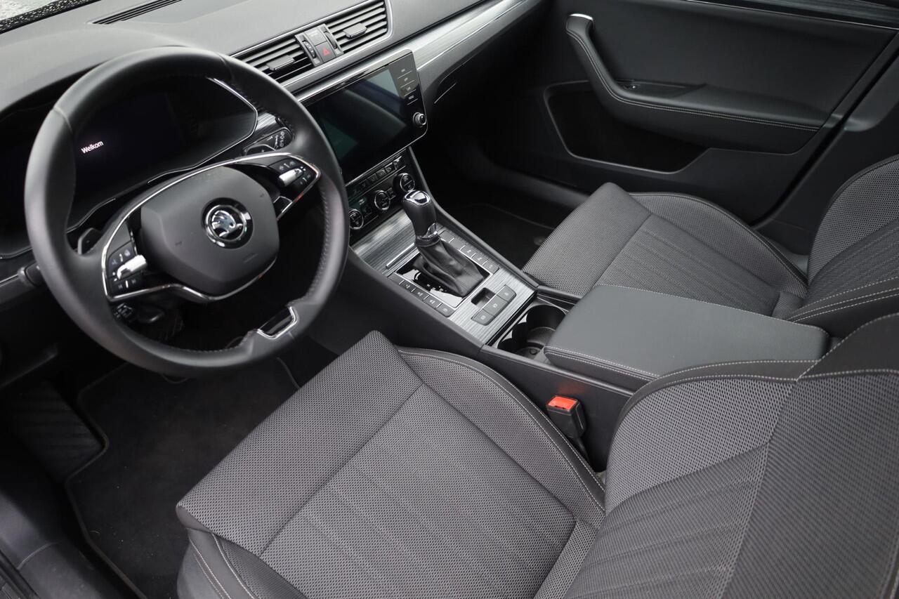 Skoda SUPERB Combi 1.4 TSI iV Style 218PK / 160kW DSG, Achteruitrijcamera (rear view), panoramadak, LED Matrix verlichting, elektrisch verstel-, verwarm- en inklapbare buitenspiegels (spiegel pakket), keyless start & entry, adaptieve cruise control (acc), dodehoek sen