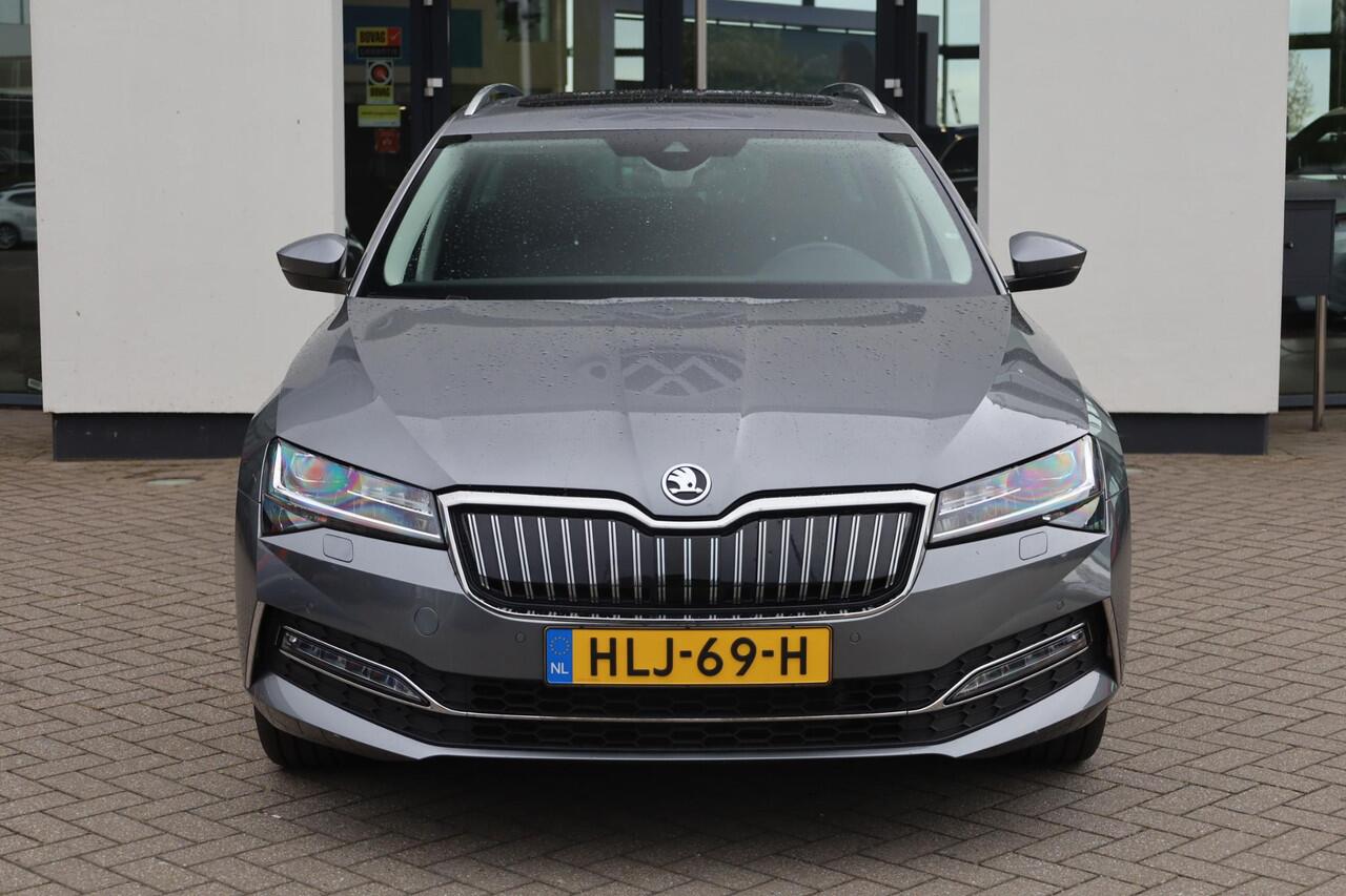 Skoda SUPERB Combi 1.4 TSI iV Style 218PK / 160kW DSG, Achteruitrijcamera (rear view), panoramadak, LED Matrix verlichting, elektrisch verstel-, verwarm- en inklapbare buitenspiegels (spiegel pakket), keyless start & entry, adaptieve cruise control (acc), dodehoek sen