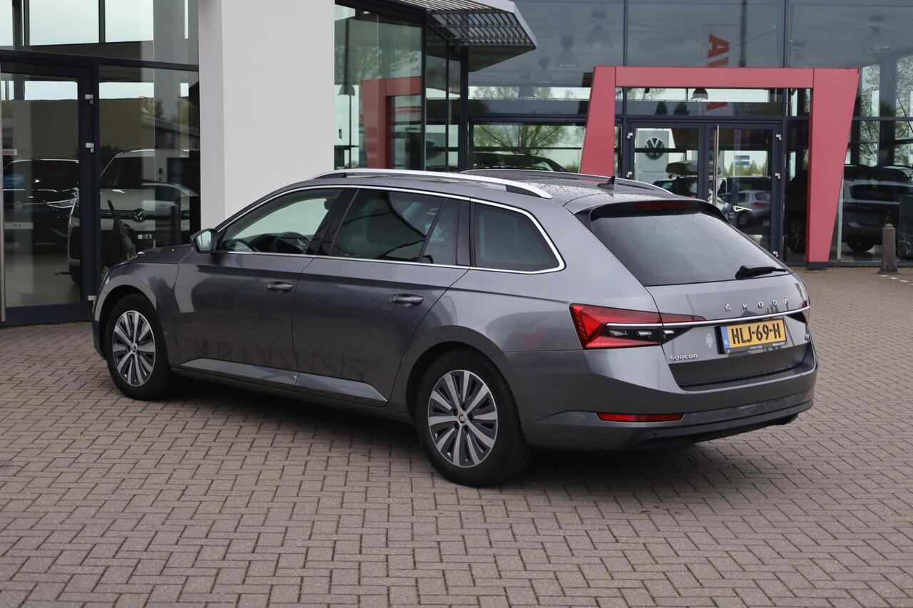 Skoda SUPERB Combi 1.4 TSI iV Style 218PK / 160kW DSG, Achteruitrijcamera (rear view), panoramadak, LED Matrix verlichting, elektrisch verstel-, verwarm- en inklapbare buitenspiegels (spiegel pakket), keyless start & entry, adaptieve cruise control (acc), dodehoek sen