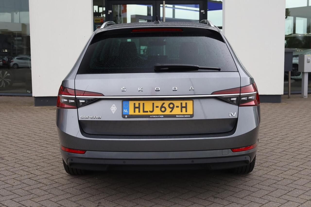 Skoda SUPERB Combi 1.4 TSI iV Style 218PK / 160kW DSG, Achteruitrijcamera (rear view), panoramadak, LED Matrix verlichting, elektrisch verstel-, verwarm- en inklapbare buitenspiegels (spiegel pakket), keyless start & entry, adaptieve cruise control (acc), dodehoek sen